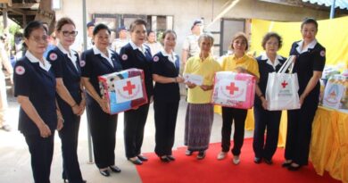 ร้อยเอ็ด – มูลนิธิราชประชานุเคราะห์ฯ มอบสิ่งของพระราชทาน ช่วยเหลือผู้ประสบอัคคีภัยอำเภอพนมไพร