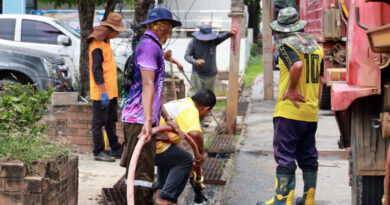 พิษณุโลก อบจ.พิษณุโลก ส่งรถดูดสิ่งโสโครกและฉีดล้างทำความสะอาดท่อระบายบรรเทาความเดือดร้อนให้ชาว อ.วังทอง