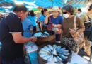 สามพ่อแม่ลูก สั่งปลาทูนำเข้าจากโอมาน อินเดีย และปากีสถาน มาวางขายในตลาดนัดโดยทำเป็น ปลาทูนึ่ง ปลาทูต้มหวาน และปลาทูทอด ซึ่งเป็นปลาทูตัวใหญ่ ได้รับความสนใจจากประชาชนแวะเวียนเข้ามาซื้ออย่างไม่ขาดสาย ขายดิบขายดี