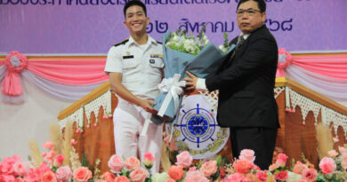 รมว.กระทรวงคมนาคม เดินทางมอบประกาศนียบัตรแก่นักเรียนเดินเรือพาณิชย์ พร้อมชูยุทธศาสตร์หนุนบุคลากรไทยสู่ตลาดสากล ดร.มนพร เจริญศรี รัฐมนตรีช่วยว่าการกระทรวงคมนาคม เป็นประธานในพิธีมอบประกาศนียบัตรนักเรียนเดินเรือพาณิชย์ที่สำเร็จการศึกษา ประจำปีการศึกษา 2567 พร้อมชูยุทธศาสตร์หนุนบุคลากรไทยสู่ตลาดสากล
