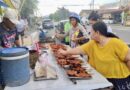 นครนายก – ไก่ย่างควันโขมง ขาย 2 ชั่วโมงเกลี้ยง ลูกค้าต่อคิวซื้อเพียบ สร้างรายได้ให้ครอบครัว