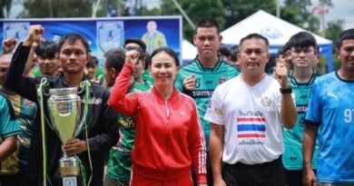 เลขาดำ-มาดามน้อย สายฝันนักเตะชาวมุกดาหาร จัดแข่งขันฟุตบอล 7 คน พร้อมย้ำ จะจัดแข่งขันให้ได้ 2 เดือนต่อครั้งไม่เริ่มทำวันนี้แล้วจะทำวันไหน