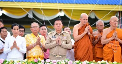 ผู้ว่าฯชลบุรีเป็นประธานพิธีเททองหล่อพระสมเด็จองค์ปฐม ณ วัดนามะตูม ณ วัดนามะตูม อ.พนัสนิคม จ.ชลบุรี นายธวัชชัย ศรีทอง ผู้ว่าราชการจังหวัดชลบุรี ให้เกียรติเป็นประธานในพิธีเททองหล่อพระสมเด็จองค์ปฐม