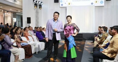พิษณุโลก – นายก อบจ.พิษณุโลก ร่วมเดินแบบ ผ้าพิษณุโลก ใส่ให้สนุก ได้ทุกวัย