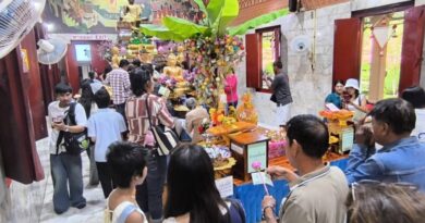นครนายก – โค้งสุดท้ายนักท่องเที่ยวเข้าส่องเลขเด็ดอ่างน้ำมนต์วัดหลวงพ่อปากแดง พร้อมขอพร โชคลาภ ธุรกิจ หน้าที่การงาน ใกล้วันหวยออก