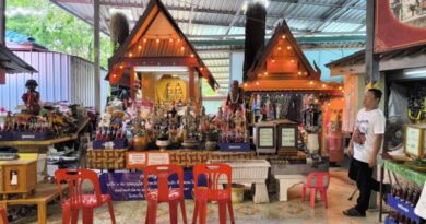 นครนายก – นักท่องเที่ยวแห่ขอเลขเด็ดเจ้าแม่ตะเคียนคู่ เจ้าแม่ทองมณี เจ้าแม่เงินมณี ใกล้วันหวยออก