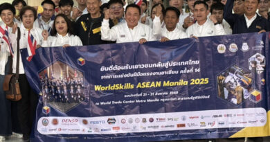 รับทัพเยาวชนไทย สุดอบอุ่น หลังคว้าชัยแข่งขันฝีมือแรงงานอาเซียน ฟิลิปปินส์ อธิบดี กพร.ต้อนรับเยาวชนไทยกลับประเทศ หลังคว้า 5 เหรียญทอง 4 เหรียญเงิน 3 เหรียญทองแดง และ 10 เหรียญฝีมือยอดเยี่ยม จากการแข่งขันฝีมือแรงงานอาเซียน ครั้งที่ 14 ที่สาธารณรัฐฟิลิปปินส์