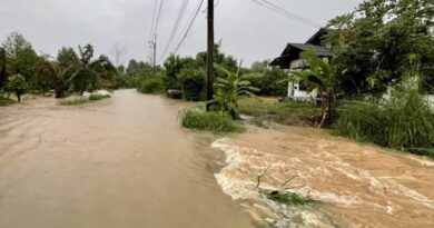 จ.จันทบุรีฝนตกหนักทำให้เกิดน้ำท่วมฉับพลัน น้ำป่าไหลหลาก น้ำล้นตลิ่ง หน่วยงานที่เกี่ยวข้องเร่งระบายน้ำและช่วยเหลือประชาชนผู้ได้รับผลกระทบ