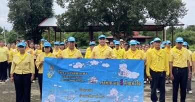 จังหวัดลพบุรี นายอำเภอโคกสำโรง ร่วมกิจกรรมจิตอาสาบำเพ็ญสาธารณประโยชน์และบำเพ็ญสาธารณกุศล ปรับภูมิทัศน์ในชุมชนฯ