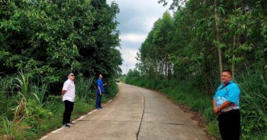 นายกเล็กต.ธาตุทองอ.บ่อทองชลบุรีตังค่าหัวจับหัวขโมย2หมื่นบาทหลังมาก่อเหตุขโมยไฟโซล่าเซลในชุมชนได้รับความเสียหายไม่มีไฟส่องทาง นายดำรงค์ ดีเจริญวงษ์กุล นายกเทศมนตรีตำบลธาตุทอง อำเภอบ่อทอง จังหวัดชลบุรี