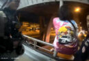 เปิดคลิปนาทีตำรวจและกู้ภัยชาร์จช่วยหญิงจะกระโดดสะพานลอย