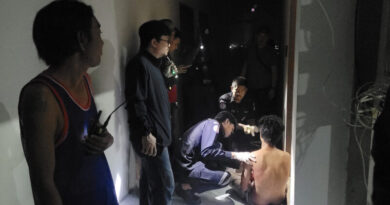 หนุ่มเมียนมา มานั่งดื่มเหล้ากับเพื่อนร่วมชาติที่ห้อง แล้วถูกแทงหน้าอกขังไว้ในห้อง ต้องทุบประตูขอความช่วยเหลือ