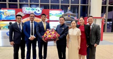นายชณทัต ปัทะมะภูวดล เจ้าของเพจ ชณทัตลุยครับ เข้าร่วมงานฉลองครบรอบ 76 ปี การสถาปนาสาธารณรัฐประชาชนจีน ตอกย้ำความสัมพันธ์อันแน่นแฟ้นระหว่างประเทศไทยและจีน