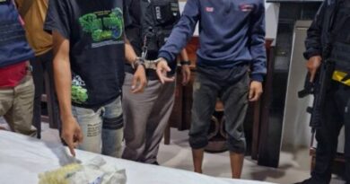 พังงา-ตำรวจสืบสวน​สภ.ท้ายเหมือง​บุกจับ 2 หนุ่ม พร้อมยาบ้ากว่าแสนเม็ด กลางดึกในตำบลลำแก่น