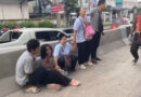 นึกว่าหาดทราย!!! หนุ่มเมียนมาขี่รถไปไม่ถึงที่ทำงานลื่นทรายบนสะพานยูเทิร์นถูกล้อรถบรรทุกทับดับคาที่