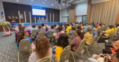 เทศบาลนครบ้านสวนจัดการประชุมคณะกรรมการชุมชนและคณะกรรมการพัฒนาสตรีเพื่อสร้างความเข้าใจของการจัดโครงการต่างๆ