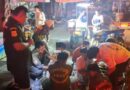สามหนุ่มน้อยขี่รถมอไซค์มาหาของกินก่อนเฉี่ยวท้ายรถสองแถวจนเสียหลักล้มบาดเจ็บ