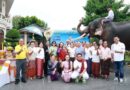 มุกดาหาร – เลขาดำ แจกถุงปันสุข และเลี้ยงโต๊ะจีนช้าง เนื่องในวันคล้ายวันเกิด