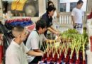 นครนายก – หนุ่มใหญ่ หอบกล้วย 100 หวี แก้บน“หลวงพ่อปากแดง”ที่ลูกชายสอบเข้า รร.นายสิบตำรวจสำเร็จ