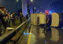 ชายวัย 44 ขับกระบะตู้เย็นฝ่าฝนที่ตกหนัก ลื่นเสียหลักพลิกตะแคงเจ็บ