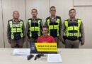 ชุมพร – ตำรวจทางหลวงชุมพร ตรวจจับรถแช่ขวา พบหนุ่มใหญ่พกปืนลูกโม่เถื่อนซุกใต้เบาะกระบะ