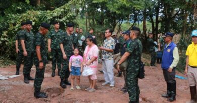 พิษณุโลก ผบ.พล.พัฒนา 3/ผบ.ศบภ.พล.พัฒนา 3 นำทีมลงพื้นที่ช่วยเหลือผู้ประสบอุทกภัย ณ อ.ชาติตระการ จ. พิษณุโลก