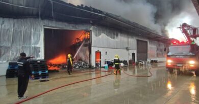 ปทุมธานีเพลิงไหม้โกดังให้เช่าวอด6หลังติดกันคาดเสียหายไม่ต่ำกว่า 50 ล้านบาท