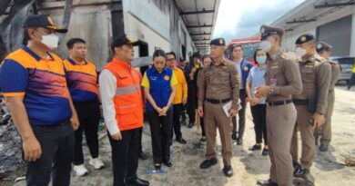 ปทุมธานีผวจ.ลงพื้นที่ตรวจสอบที่เกิดเหตุเพลิงไหม้โกดังให้เช่า