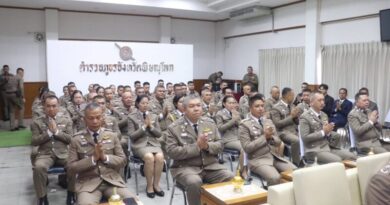 พิษณุโลกภ.จว.พิษณุโลก วันนี้ (17 ต.ค. 68) เวลา 09.00 น. พล.ต.ต.นิคม เครือนพรัตน์ ผบก.ภ.จว.พิษณุโลก เป็นประธานในพิธีวันตำรวจ ประจำปี 2568 และมอบโล่ประกาศเกียรติคุณ ทุนการศึกษาบุตรธิดาข้าราชการตำรวจ และร่วมพิธีสงฆ์ทำบุญอุทิศส่วนกุศลให้ข้าราชการตำรวจที่เสียชีวิตจากการปฏิบัติหน้าที่ (ห้องประชุม ภ.จว.พิษณุโลก) และมอบใบประกาศเกียรติคุณแก่ กต.ตร.จังหวัดพิษณุโลก