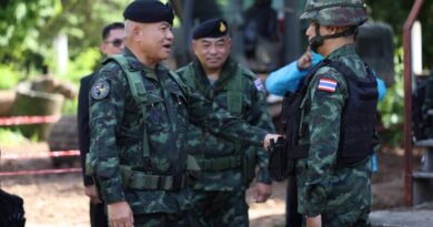 แม่ทัพภาคที่ 2 ลงพื้นที่แนวชายแดน ตรวจการก่อสร้างหลุมหลบภัย พร้อมติดตามแผนการสร้างกำแพงรั้วชายแดน 6 จุด ภายใต้กองทุนหทัยทิพย์