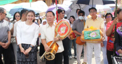 ชาวสมุทรปราการร่วมบุญใหญ่!! กฐินสามัคคีวัดมหาวงษ์ พุทธศาสนิกชนร่วมพิธีแห่องค์กฐิน