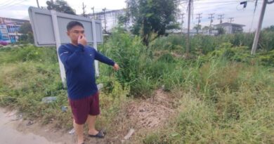 ปทุมธานีเหม็นคลุ้งรถดูดส้วมลักลอบทิ้งสิ่งปฏิกูลริมถนน ทล.345 ซ้ำซากชาวบ้านสุดทนถ่ายคลิปร้องเรียน