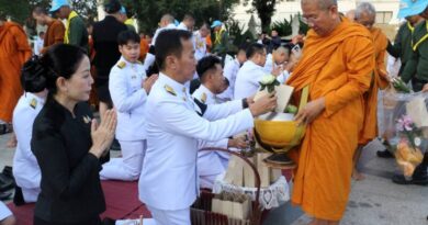 เชียงใหม่ จัดพิธีทำบุญตักบาตรพระสงฆ์ สามเณร 93 รูป ในวาระสัตตมวาร (7 วัน) อุทิศถวายพระราชกุศลแด่สมเด็จพระนางเจ้าสิริกิติ์ พระบรมราชินีนาถ พระบรมราชชนนีพันปีหลวง