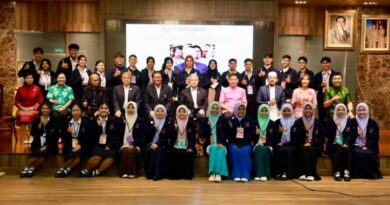 พลเอก สุรยุทธ์ จุลานนท์ตรวจเยี่ยมครอบครัวอุปถัมภ์โครงการ “สานใจไทย สู่ใจใต้” จังหวัดชลบุรี