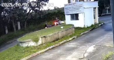 วงจรปิดจับภาพนาทีอุกอาจคนร้ายควงปืนขี่มอไซค์ประกบปล้นชาวบ้านหน้าหมู่บ้านหรูย่านบางพลี