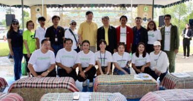 จ.จันทบุรี – โมเดล ภาครัฐ ภาคเอกชนบูรณาการร่วมจัดกิจกรรม”ปลูกใจ ปลูกโกงกาง สร้างสีเขียว”ทำด้วยกัน ทำด้วยใจ: บูรณาการต้นแบบชุมชนน่าอยู่ เสริมแกร่งชุมชนรับมือภาวะโลกร้อนเพิ่มพื้นที่คาร์บอนสะอาด