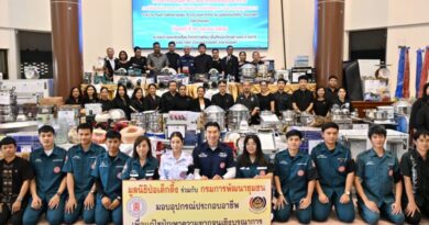 มูลนิธิป่อเต็กตึ๊ง เดินสายสร้างอาชีพ สร้างชีวิตอย่างยั่งยืนต่อเนื่อง มอบอุปกรณ์ประกอบอาชีพ ให้แก่ครัวเรือนยากจนในพื้นที่จังหวัดชุมพร