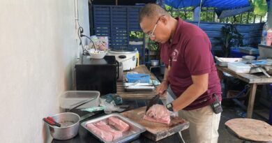 นนทบุรี – สารวัตรพงศ์ ออกเวรช่วยเมียขายก๋วยเตี๋ยวส่งลูกเรียนจบวิศวะ-นายร้อย จปร.เผยยึดหลักเศรฐกิจพอเพียง