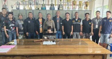 พังงา-ตำรวจตะกั่วทุ่งร่วมกเปิดปฏิบัติการกวาดล้างอาชญากรรม จับหนุ่มครอบครองปืนและยาเสพติดในตำบลกะไหล