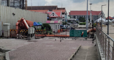 ปภ.สมุทรปราการ เตรียมความพร้อมระบายน้ำรับมือน้ำฝนที่คาดว่าจะตกหนักช่วงค่ำคืนนี้ จากสถานการณ์ในหลายพื้นที่เกิดฝนตกลงมาอย่างหนักทำให้เกิดน้ำท่วมขังหลายจุด