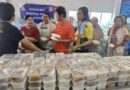 พังงา-น้ำใจชาวพังงา! “ครัวพังงา” เดินเครื่องเต็มกำลัง ทำอาหารวันละกว่า 3,000 กล่อง ช่วยผู้ประสบภัยน้ำท่วมอำเภอหาดใหญ่
