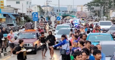 โรงครัวแม่บานเย็น” ถึงหาดใหญ่แล้ว ช่วยชาวบ้านเล่าทั้งน้ำตาได้กินข้าวมื้อแรกหลังติดน้ำ 5 วัน