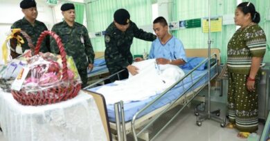 แม่ทัพภาคที่ 2 ไม่ท้อดทิ้ง กำลังพล รุดเยี่ยมทหารบาดเจ็บจากเหตุเหยียบกับระเบิดชายแดน