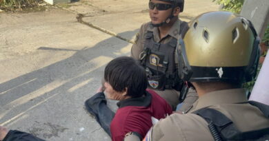 อ่างทอง – ชายวัย54ปีเมาสุราคลั่งอาวาดใช้มีดตัดท่อน้ำประปาหน้าบ้านใกล้เคียง3หลังคาเรือน