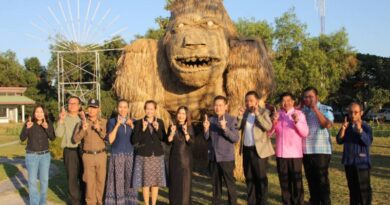 ร้อยเอ็ด เปิดงาน “เทศกาลศิลปะจากฟางข้าวและข้าวใหม่ปลามันทุ่งกุลาร้องไห้ ครั้งที่ 6” โชว์เอกลักษณ์ทุ่งกุลา สร้างสรรค์งานศิลป์ กระตุ้นเศรษฐกิจชุมชน