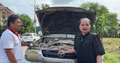 สงขลา-เจ้าของรถน้ำท่วมโวย! อู่ประกันมารับรถน้ำท่วมไปซ่อม เเต่เจ้าของรถไปเจอรถตัวเองถูกจอดทิ้งในซอยเปลี่ยว เเถมยังเสียบกุญแจคารถไว้