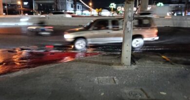 ชาวบ้านสุดอัดอั้น น้ำเสียเหม็นคล้ายส้วมนองถนนหน้าห้างดังพระราม 2 นานหลายเดือน ไร้เงาหน่วยงานแก้ไข