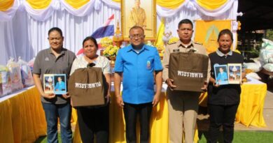 ร้อยเอ็ด – มอบสิ่งของพระราชทานแก่ราษฎรผู้ประสบอัคคีภัย อำเภอโพนทอง