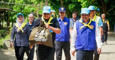 ไม่ทอดทิ้งกัน! ร.153 พัน.1 นำความห่วงใยจากเบื้องบน มอบถุงยังชีพพระราชทาน ช่วยชาวอำเภอกะพ้อ จังหวัดปัตตานี